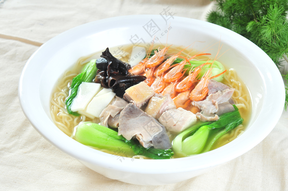 三鲜面美食图片