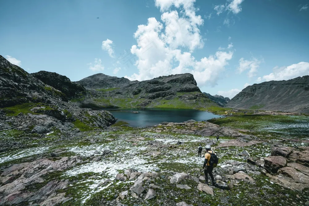 探索自然：户外徒步的绿意之旅