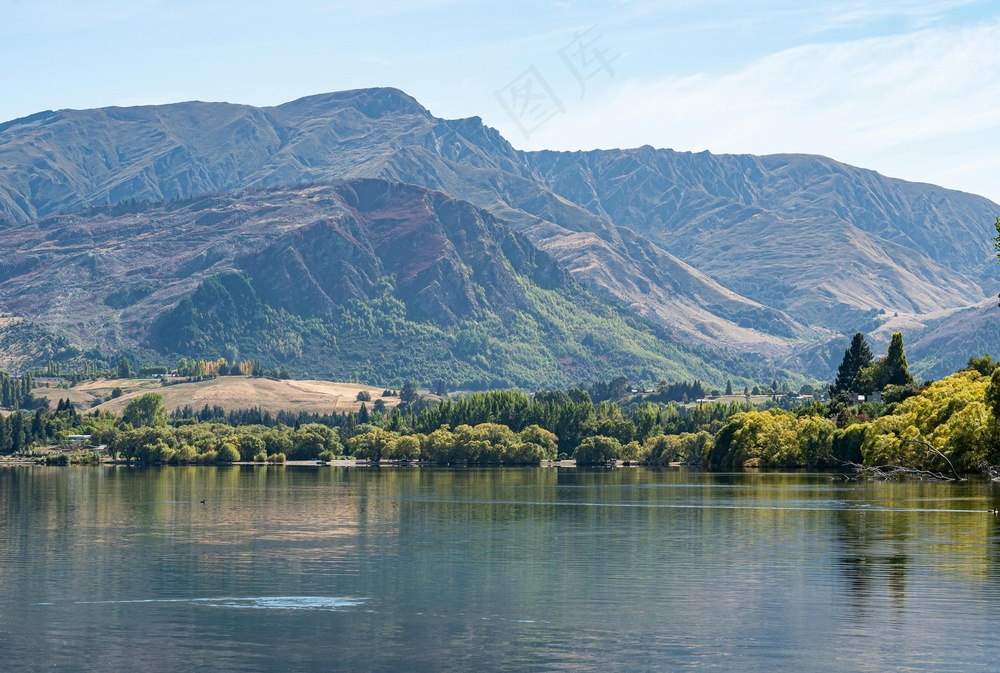 湖光山色间的宁静诗篇-自然风景摄影