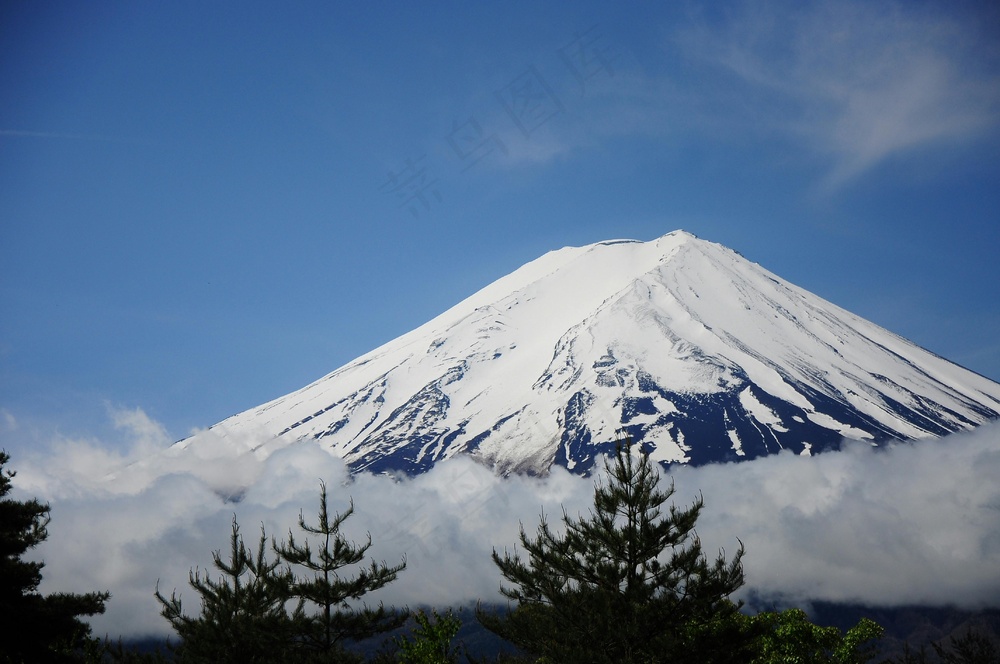 富士山之巅的宁静