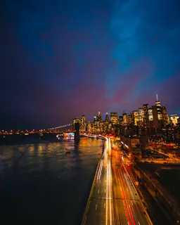 海滨城市的夜景