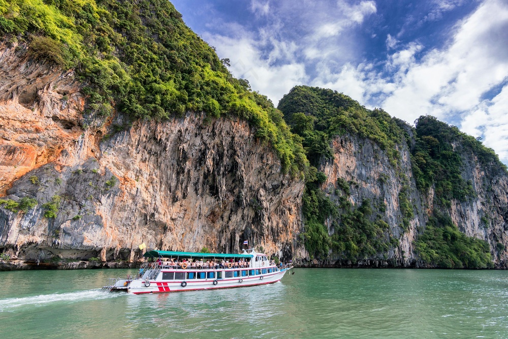 游舟翠绿穿山景·自然风情·蓝绿旅游照