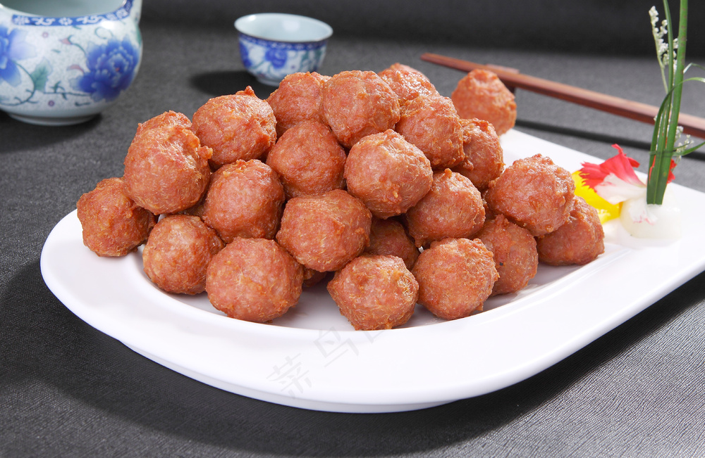 小肉丸美食图片