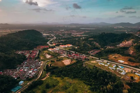 绿意盎然的小镇航拍 绿意盎然的小镇航拍