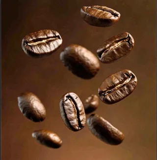 咖啡豆散落摄影图