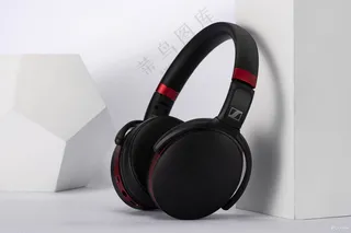 黑色侧立头戴式耳机样机