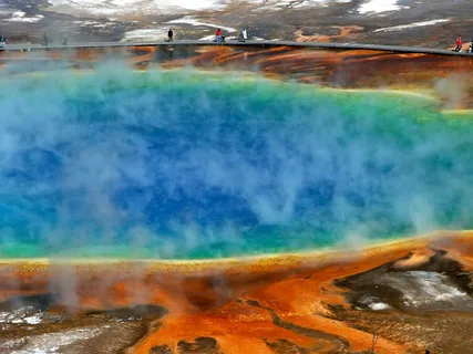 岩韵温泉蒸汽图·冷暖交融·橙蓝风景·壁纸珍藏