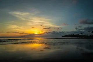 宁静海边的黄昏余晖