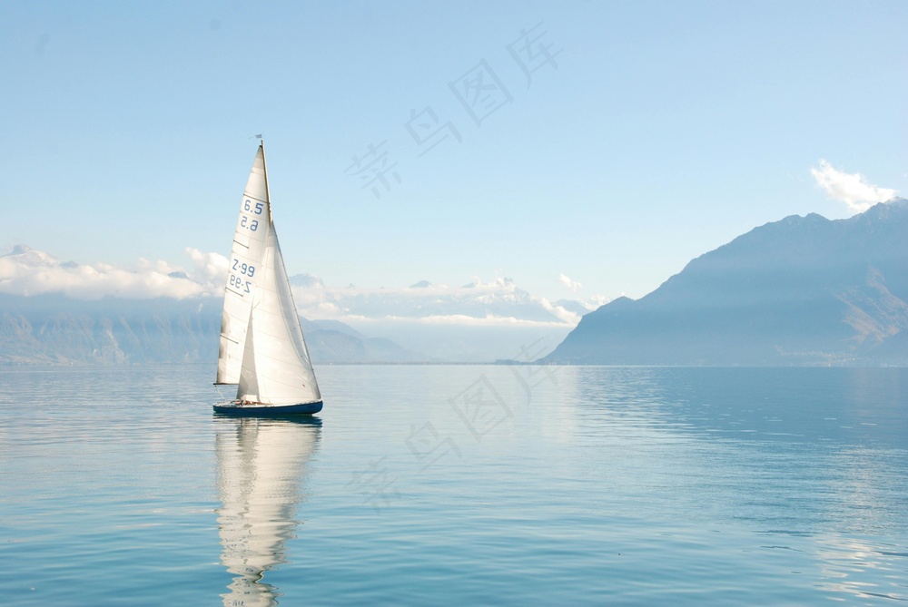 静海雪峰帆影图·清新海景·蓝白雅韵·壁纸珍藏