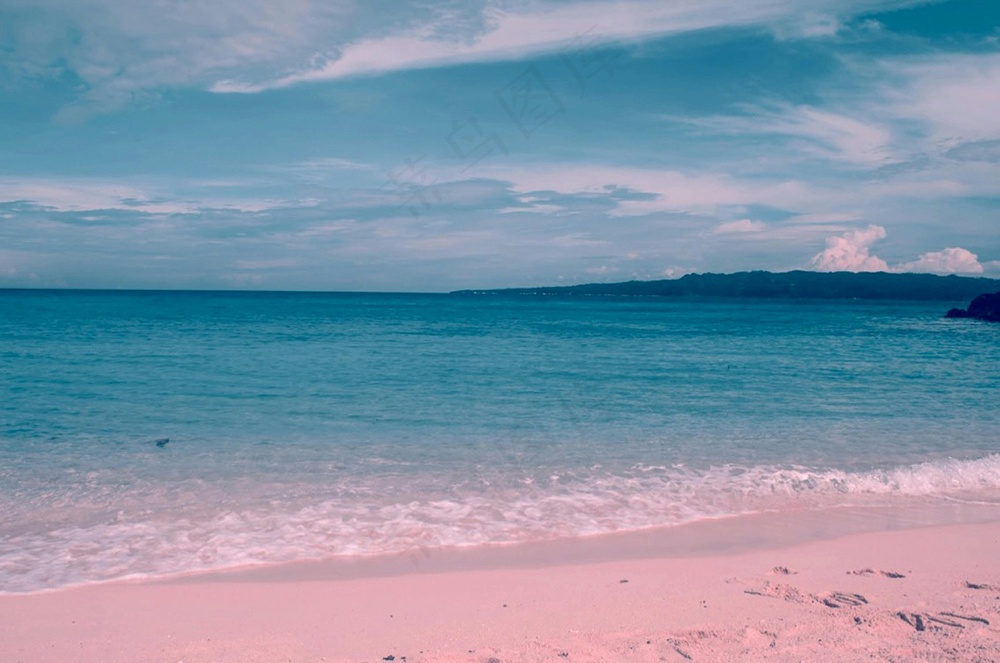 粉色沙滩上的浪漫海景