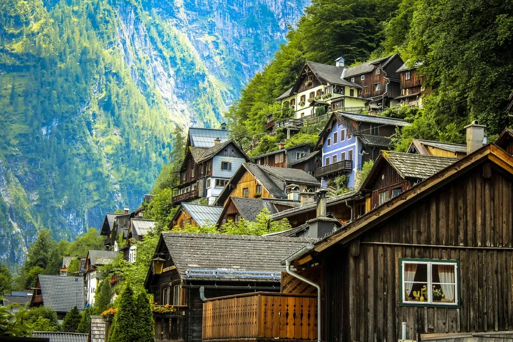 山脚小镇宁静景·田园风光·多彩斑斓·壁纸赏析
