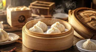 美味的小笼包笼屉美食早点摄影图