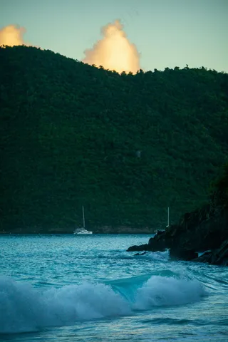 暮色中的山海交融