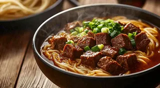 红烧牛肉面粉美食面食摄影图