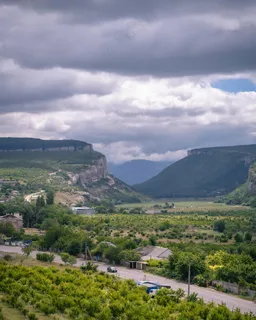 绿意盎然的山谷风光 绿意盎然的山谷风光