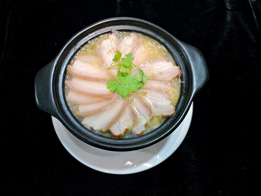 砂锅酸菜汆白肉
