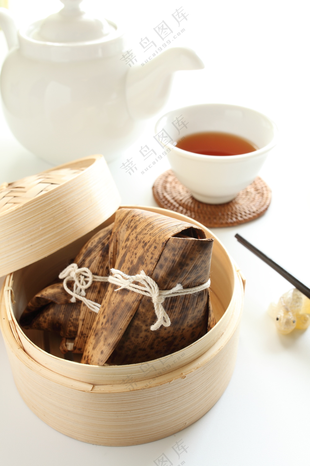 茶餐厅粽子照片图片包粽子粽子摄影裹粽籺粽子摄影端午节