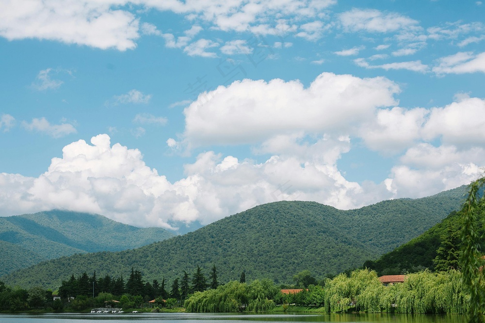 湖光山色静谧景·自然风格·蓝绿白灰·壁纸之选