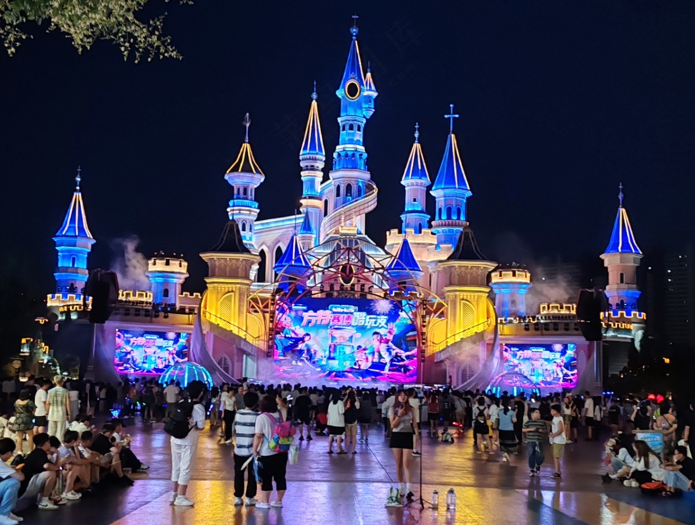 夜晚灯光城堡