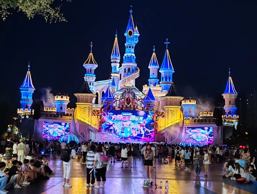 夜晚灯光城堡