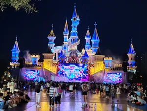 夜晚灯光城堡