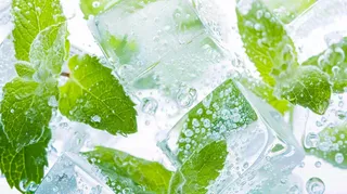夏天冰镇冰块薄荷凉爽夏至小暑大暑摄影图