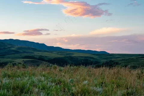 云雾缭绕的山谷牧场 云雾缭绕的山谷牧场