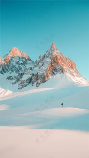 白色雪山雪地图片