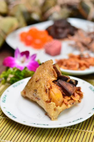 唯美粽子照片图片包粽子粽子摄影裹粽籺粽子摄影端午节茶餐厅粽子