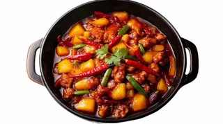 土豆炒鸡肉香辣美食摄影图免抠