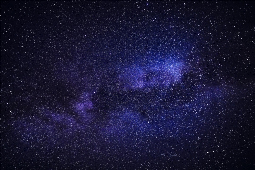 紫色璀璨星空图片