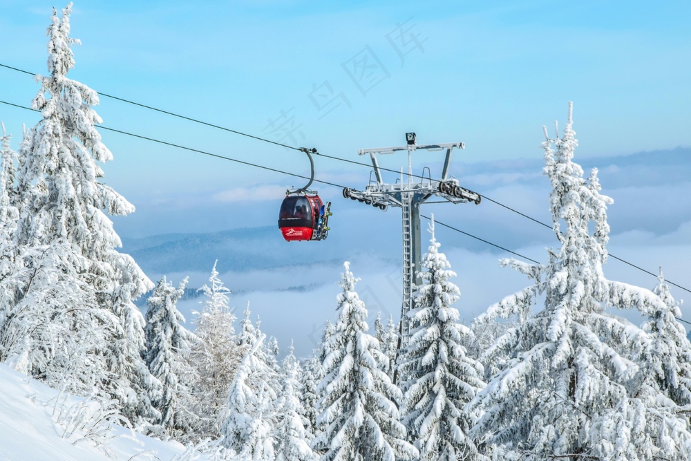 雪中缆车之旅