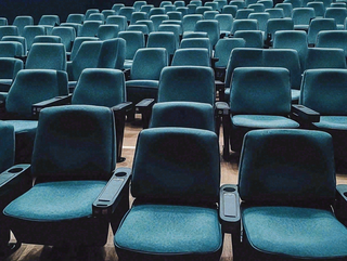 豪华电影院观影厅场景摄影图