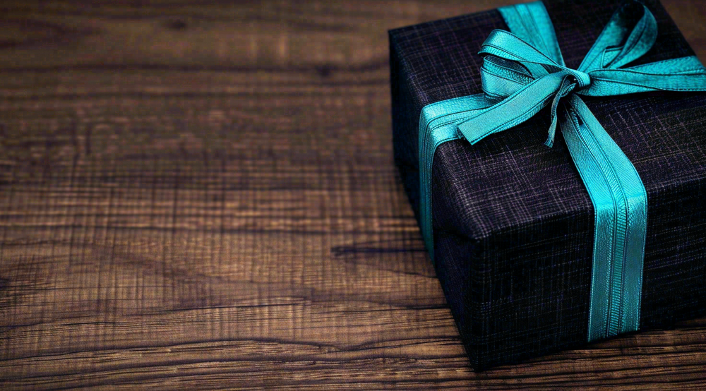 父亲节礼物礼盒男生摄影图