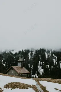 冬日里的宁静小教堂