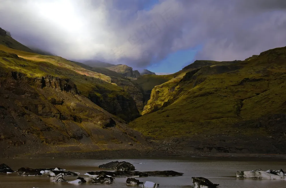 山谷里的宁静之光
