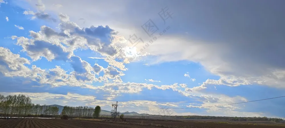 阳光乱云天空