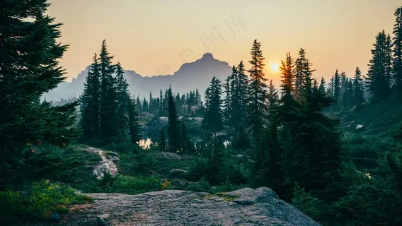金峰密林静谧图·橙蓝自然风景照 金峰密林静谧图·橙蓝自然风景照