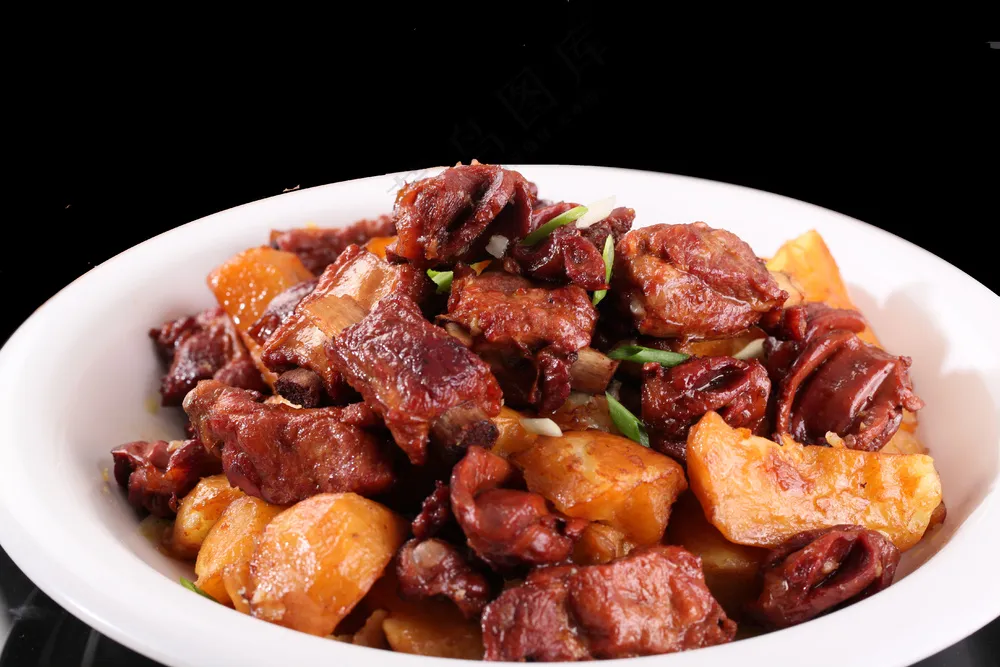 排骨鸡胗土豆  排骨鸡胗土豆