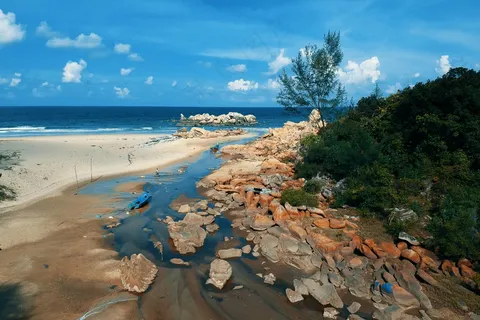 宁静海滩航拍,蓝白主调展现自然之美 宁静海滩航拍,蓝白主调展现自然之美