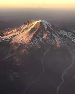 夕阳雪山金橙光影壁纸 夕阳雪山金橙光影壁纸