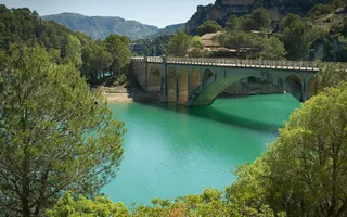 绿波现代桥宁静景·壁纸