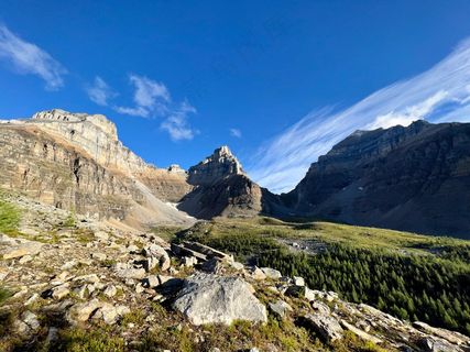 蓝天下的宁静山谷 蓝天下的宁静山谷