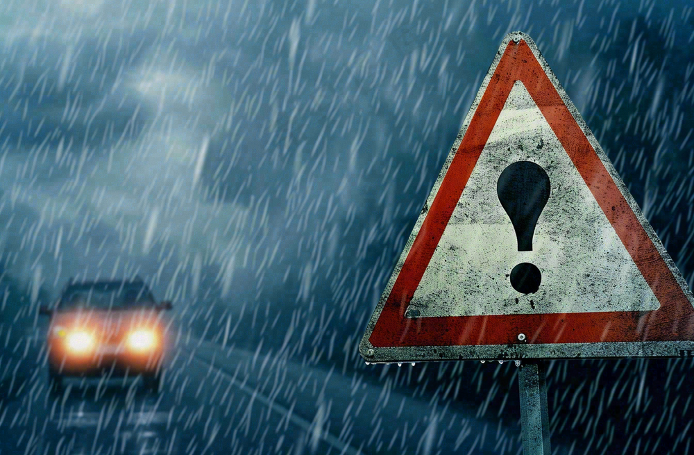 暴雨天气预警摄影图