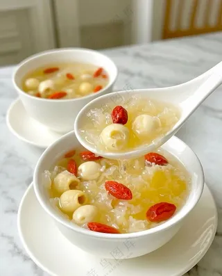 百合莲子银耳羮美食图片