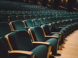 豪华电影院观影厅场景摄影图