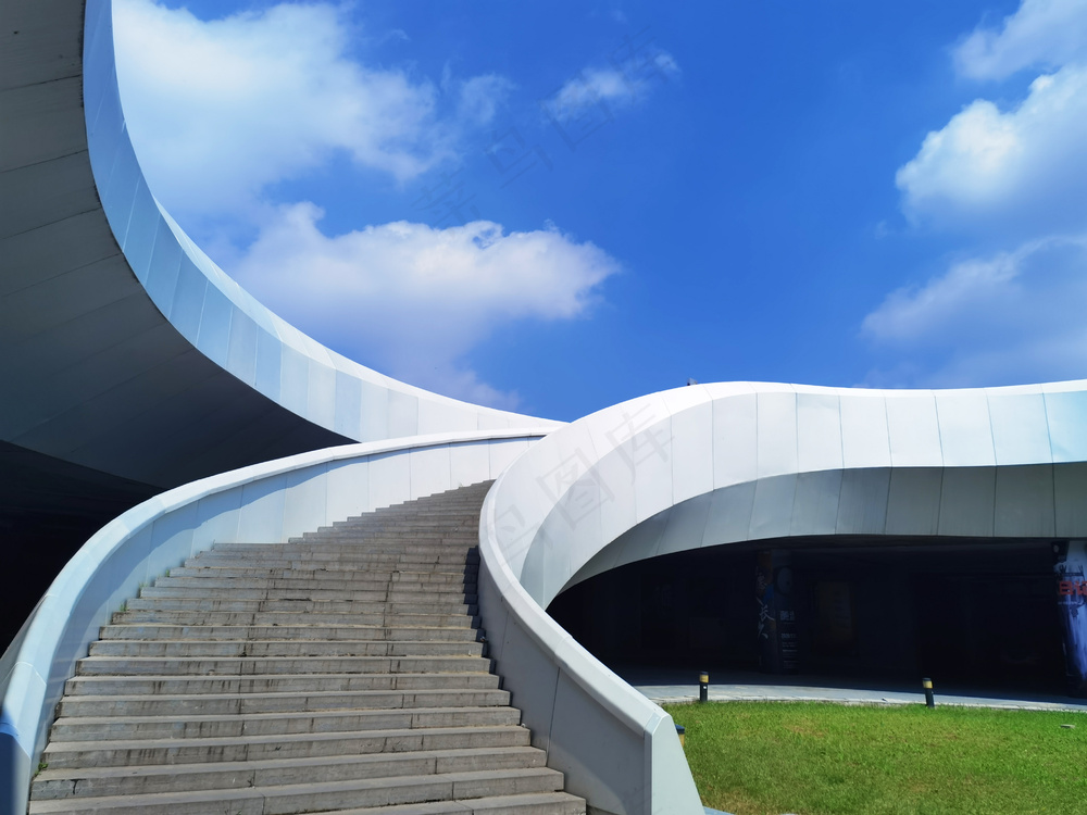 建筑艺术蓝天白云摄影图