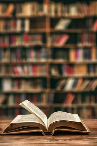 图书馆翻开的书本知识阅读教师节摄影图