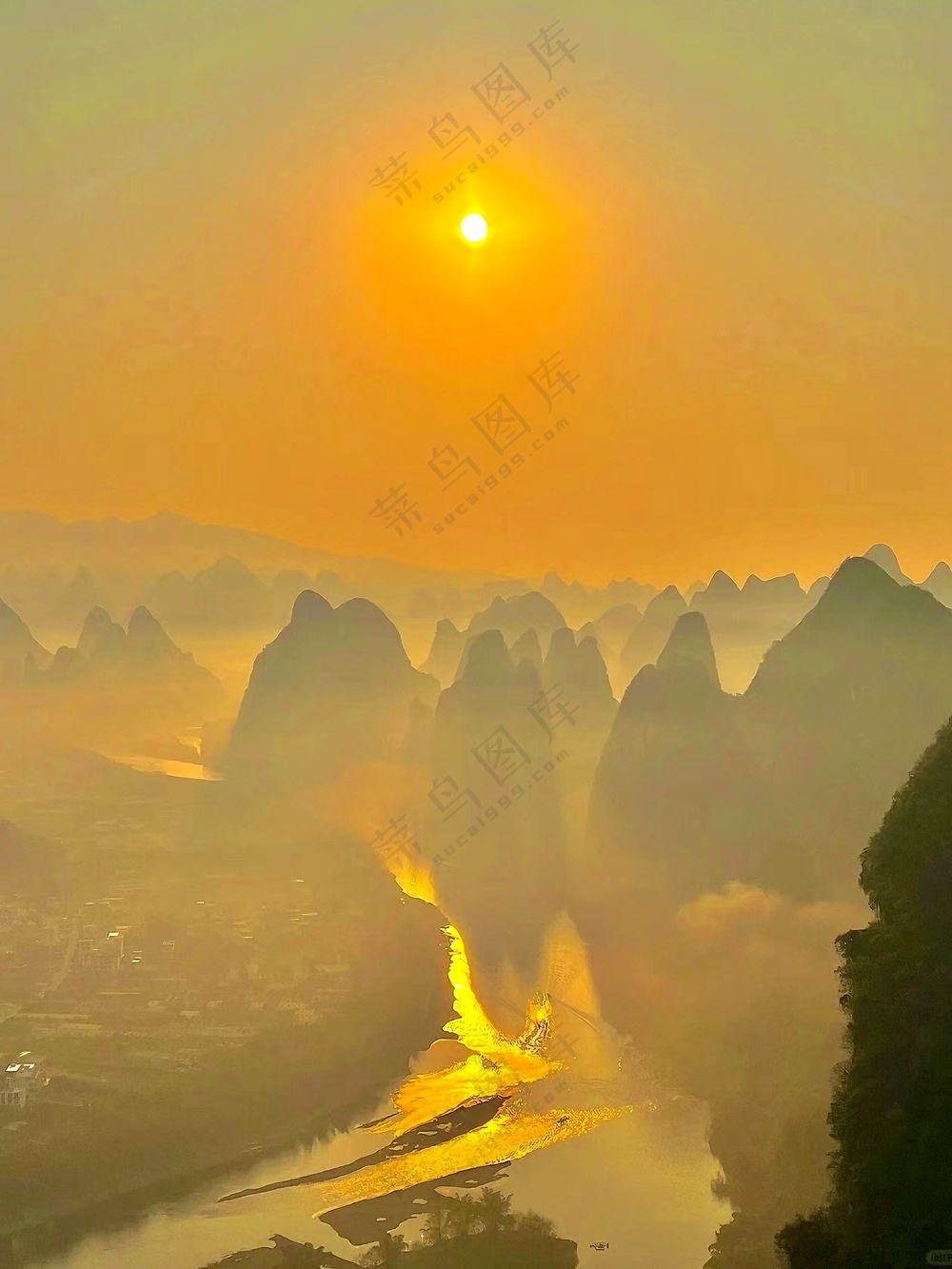 相公山山顶日出水漫金山风景