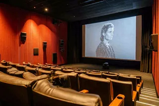 豪华电影院观影场景摄影图